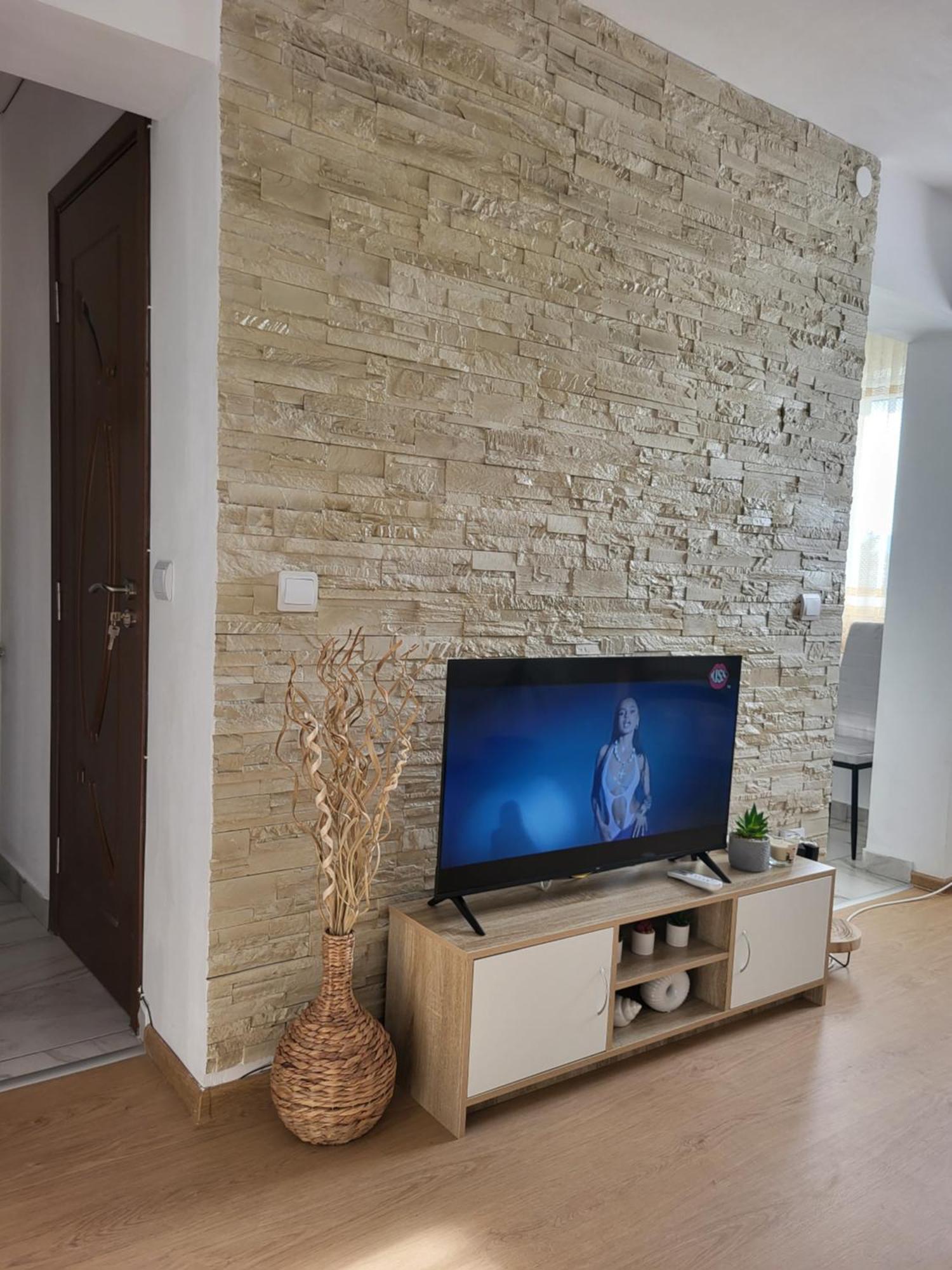 Studio Cristina Hunedoara Luaran gambar